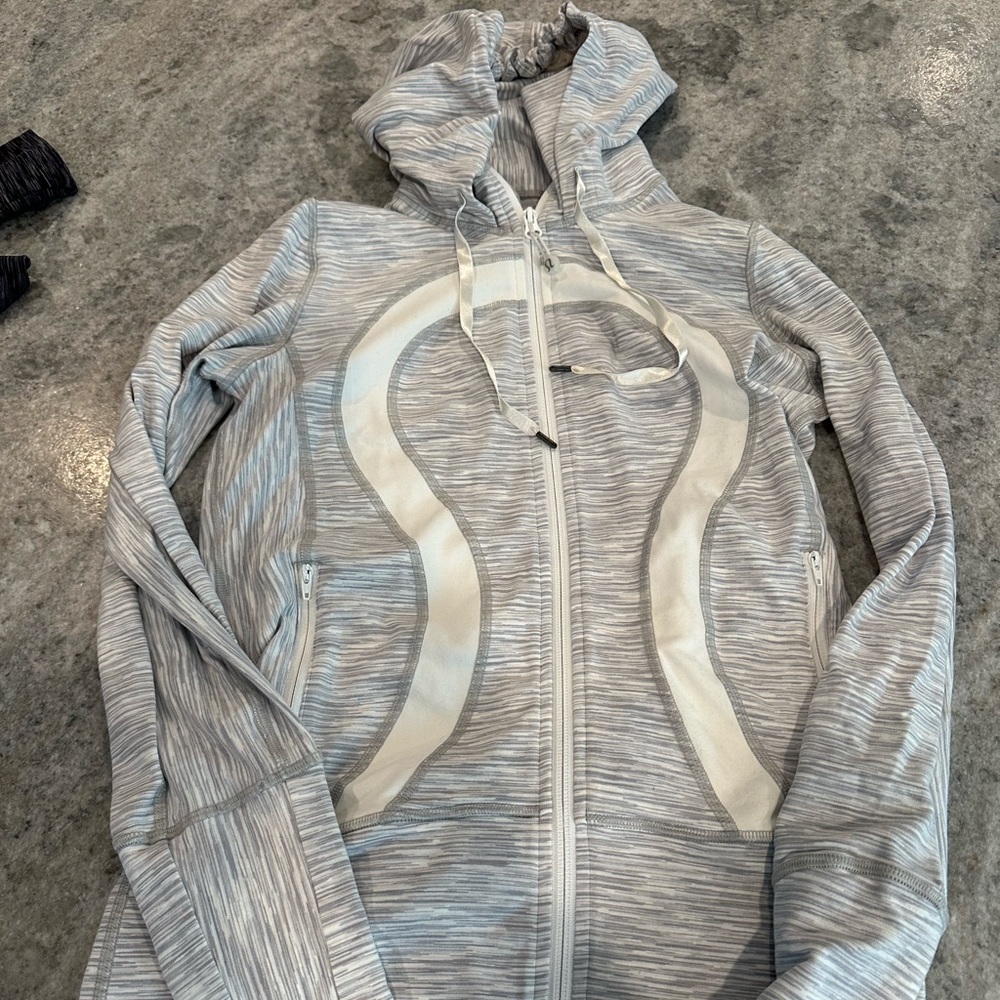 Lululemon stride jacket with hood size 4